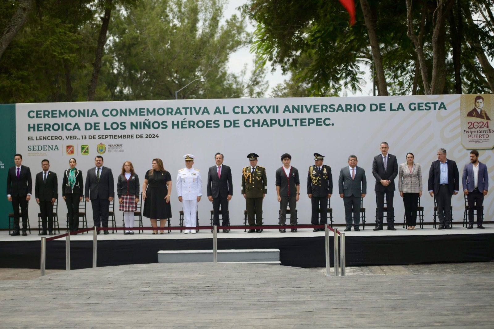 Con respeto y admiración, rinde Veracruz homenaje a los Niños Héroes