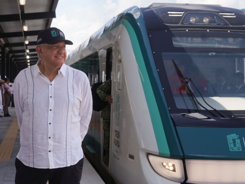 Andrés Manuel y Claudia Sheinbaum recorren estaciones del Tren Maya