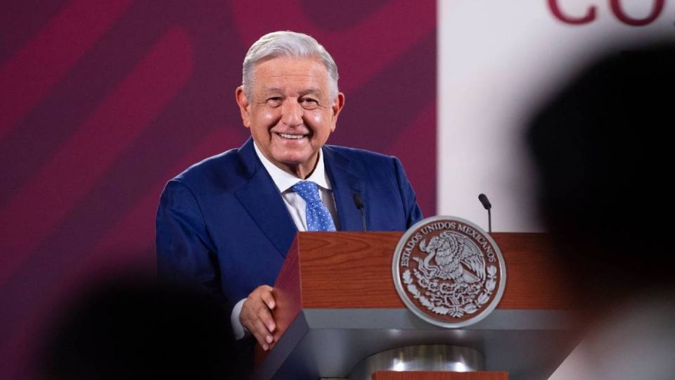 AMLO se despide del gabinete de seguridad con mariachi y tamales