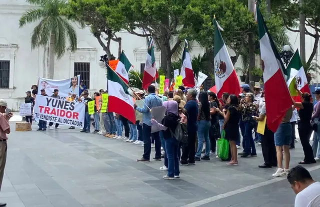 Desalojan a personal del ayuntamiento de Veracruz por manifestación