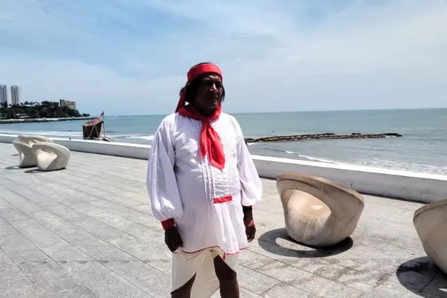 Indígenas rarámuris conocen el mar en su visita a Boca del Río