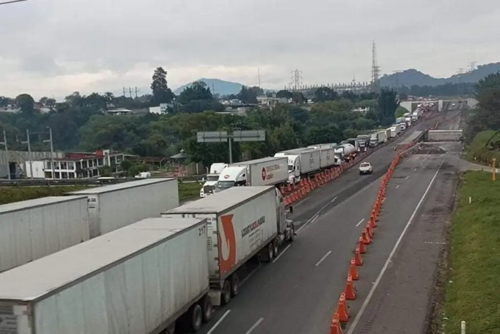 Cuitláhuac García anuncia cuándo quedaría libre vialidad en autopista Ciudad Mendoza-Puebla