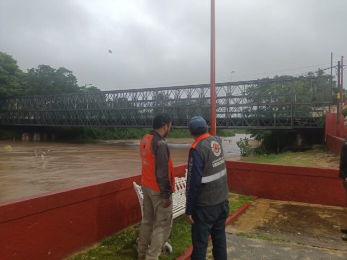 Continúa alerta por crecida de ríos al sur de Veracruz: PC