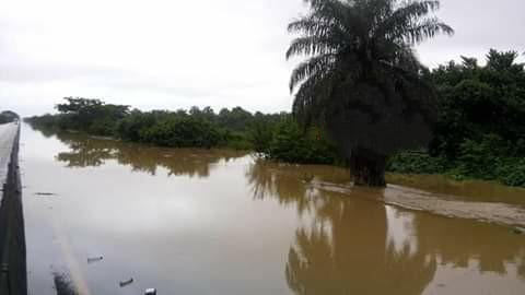 Por desbordamiento de río, cerrada circulación en autopista La Tinaja-Cosoleacaque: GN