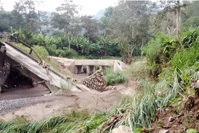 Cae puente en Zongolica; reportan comunidades incomunicadas