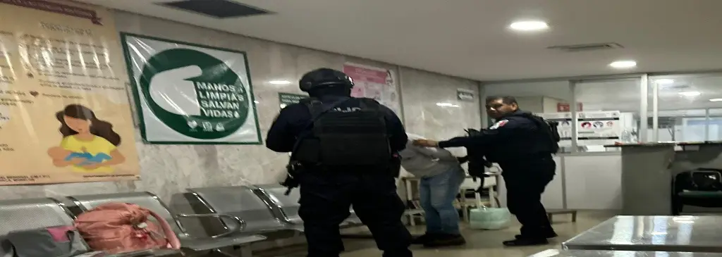 Así se ocultaron para protegerse de balacera en el IMSS