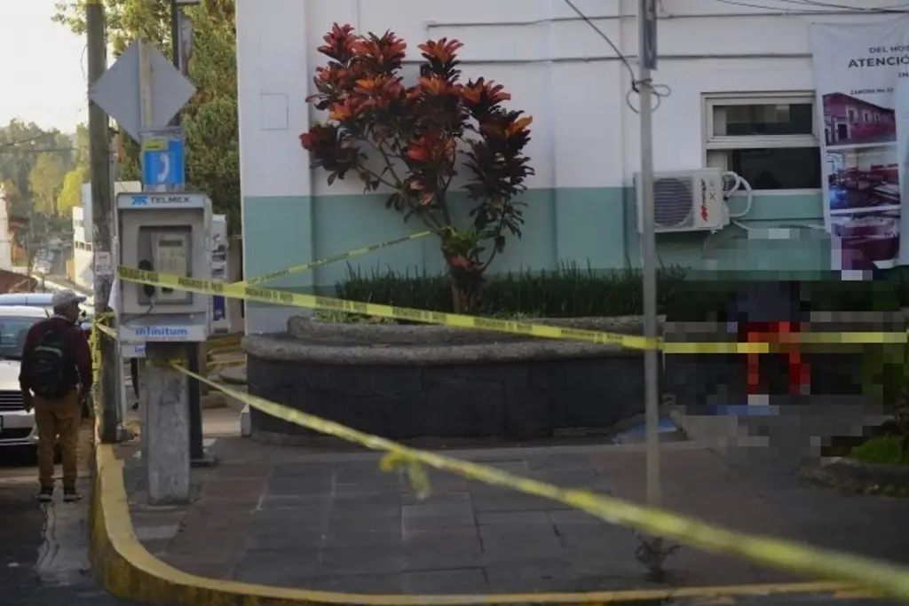 Hombre fallece afuera del Hospital Civil de Xalapa