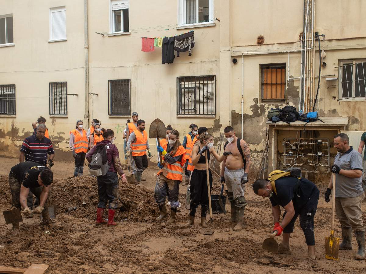 Topos Azteca se une a rescate en España tras inundaciones en Valencia