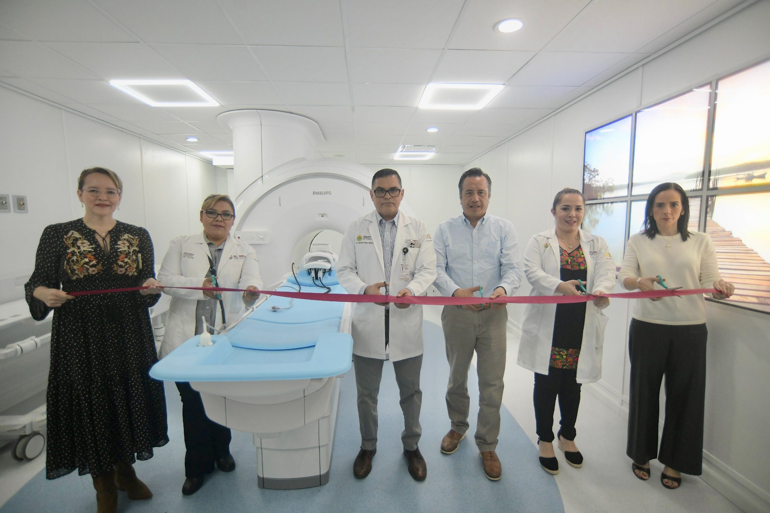 Inaugura Gobernador áreas renovadas de Patología e Imagenología en CAE Xalapa