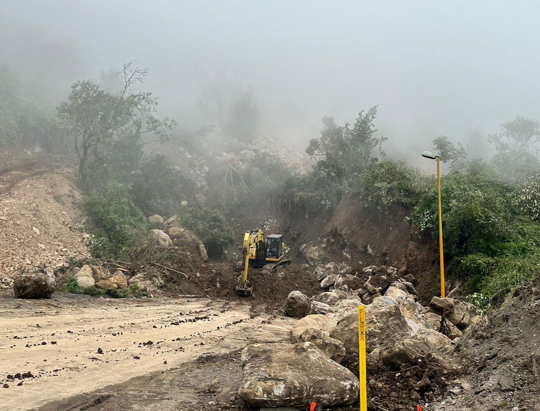 Industriales del sur de Veracruz resiente tiempos de traslados por derrumbe en cumbres de Maltrata