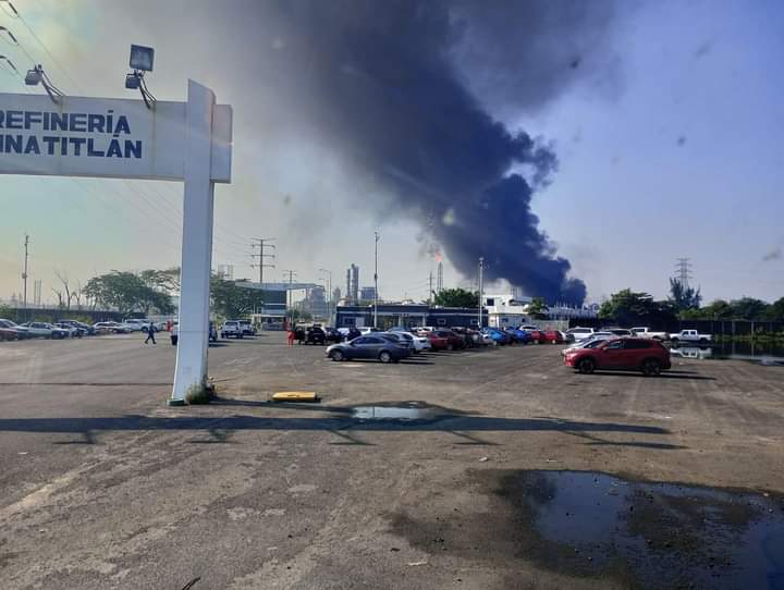 Reportan incendio en refinería Lázaro Cárdenas de Minatitlán