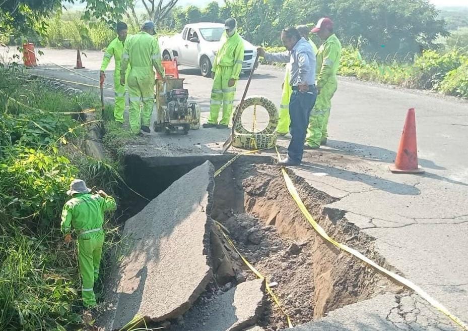 SICT Veracruz atiende deslave en km 0+257 de la carretera Xalapa-Veracruz