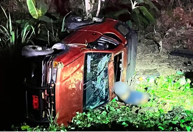 Conductor muere tras volcadura en San Juan Evangelista