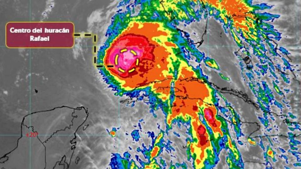 Huracán Rafael se mantiene en categoría 2: Causará lluvias en México