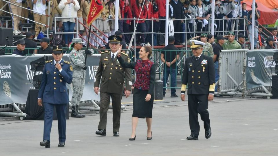 Encabeza Claudia Sheinbaum desfile por 114 aniversario de la Revolución Mexicana