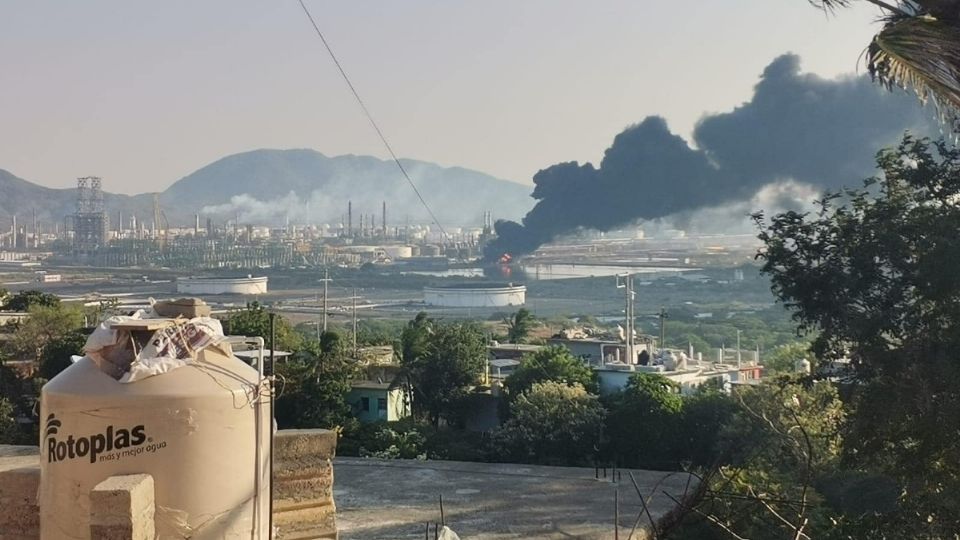 Se incendia refinería de Salina Cruz; no reportan lesionados