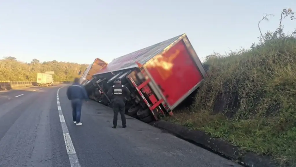 Cierre por accidente en esta autopista de Veracruz. Tome precaución