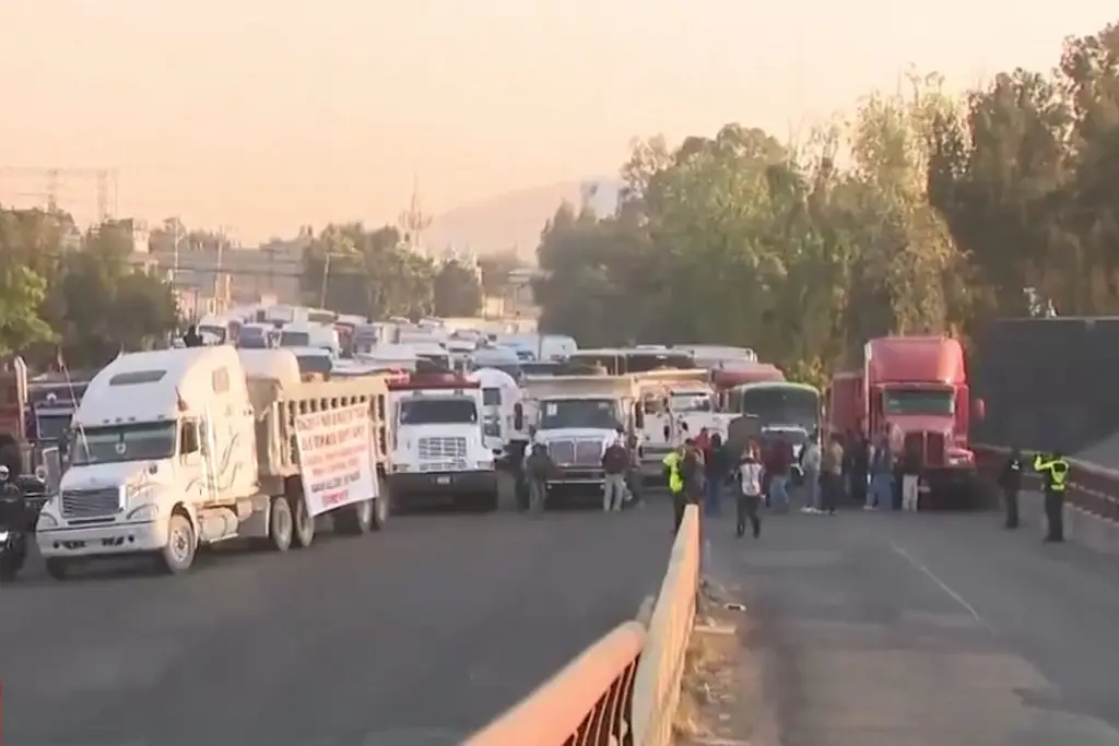 Exigen pago: contratistas del Tren Maya bloquean autopistas