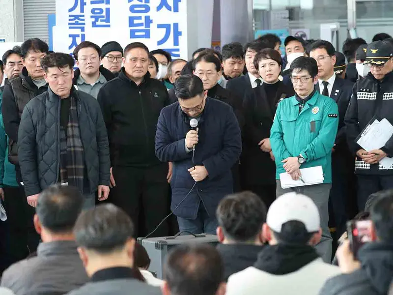 Conmoción y lágrimas en el aeropuerto de Muan tras avionazo en Corea del Sur