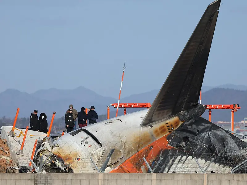 Corea del Sur investiga si muro con el que chocó avión respetaba las normas