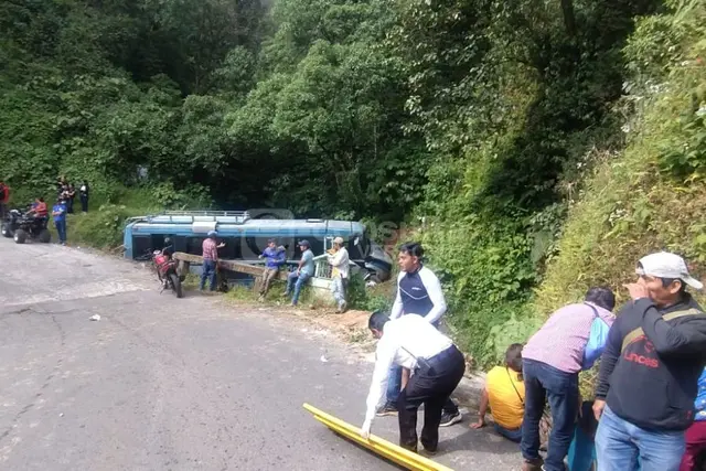 Autobús se sale de la carretera en Xico, hay varios heridos