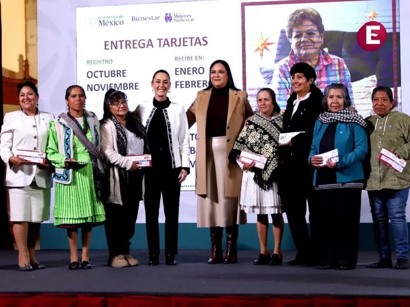 Pensión Mujeres Bienestar: Sheinbaum entrega primeras tarjetas; abrirán nuevo registro