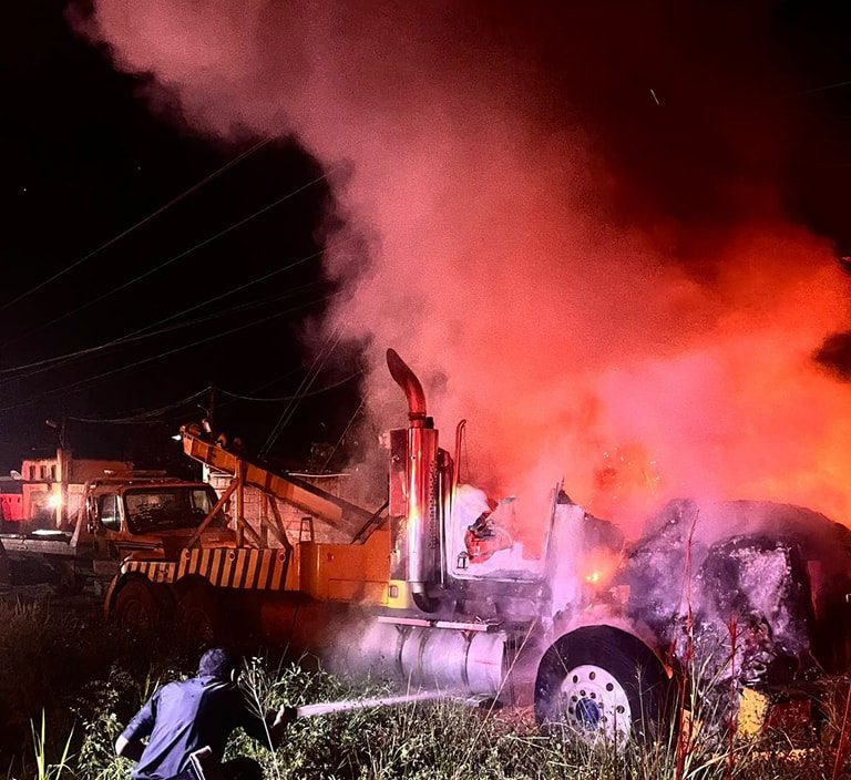 Arrojan bomba Molotov contra Grúas Amarillas en Acayucan