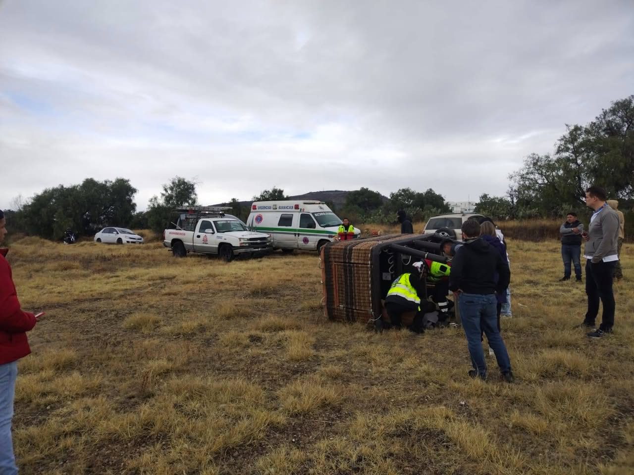 Globo aerostático cae en Axapusco, Edomex; hay dos extranjeros lesionados