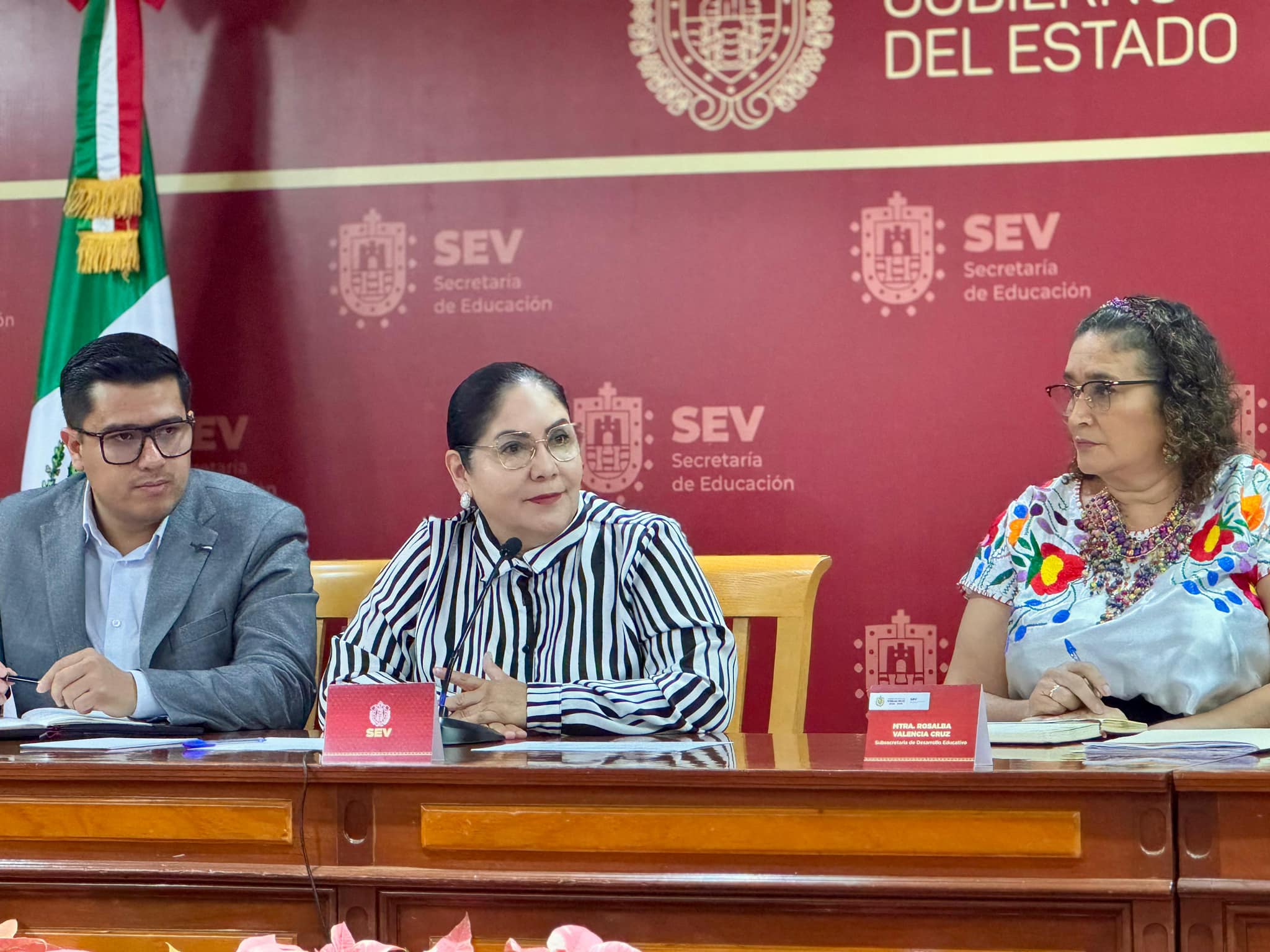 SEV otorga nuevas plazas para abatir rezago docente