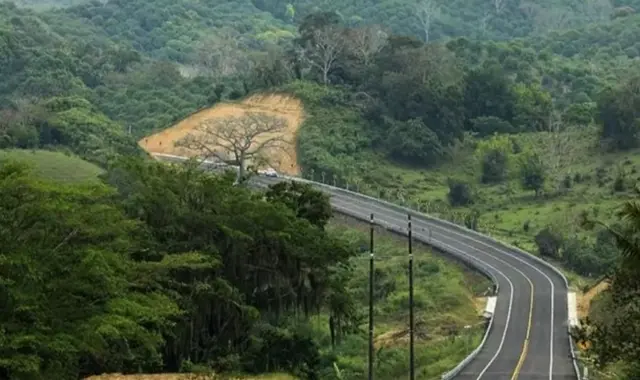 Abren paso provisional en Cumbres de Maltrata a 3 meses de derrumbe