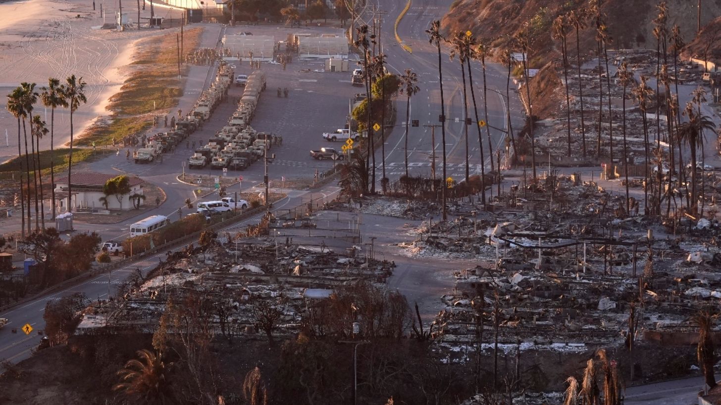 Sheinbaum reconoce a Ejército por combatir incendios en California