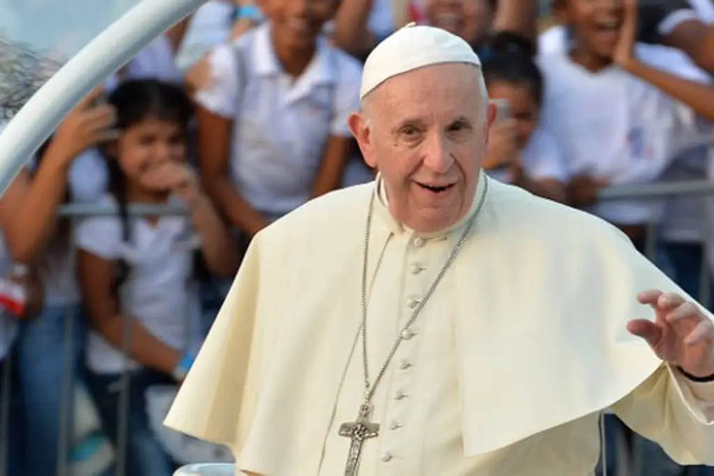 El papa descansó bien toda la noche tras su leve mejoría