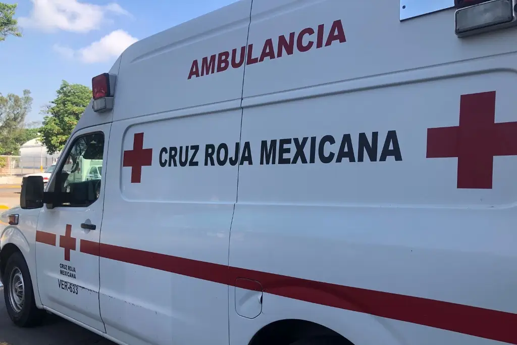Fuerte accidente en distribuidor vial de Cabeza Olmeca en Veracruz; hay 3 heridos