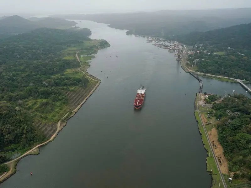 Panamá califica de «falsedad absoluta» anuncio de EU sobre peajes del canal