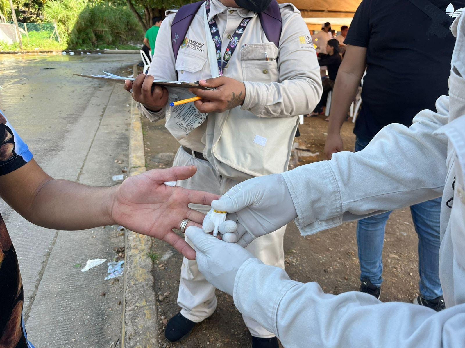 Realizan pruebas a migrantes para detectar malaria en el sur de Veracruz