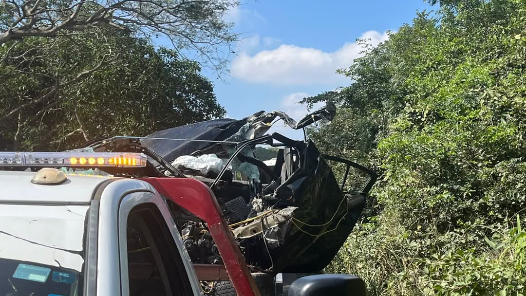 FUERTE ACCIDENTE EN LA CARRETERA FEDERAL VERACRUZ- XALAPA A LA ALTURA DE PASO SAN JUAN.