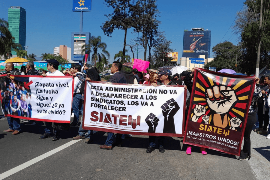 Profesores bloquean la Xalapa-Veracruz ante hartazgo