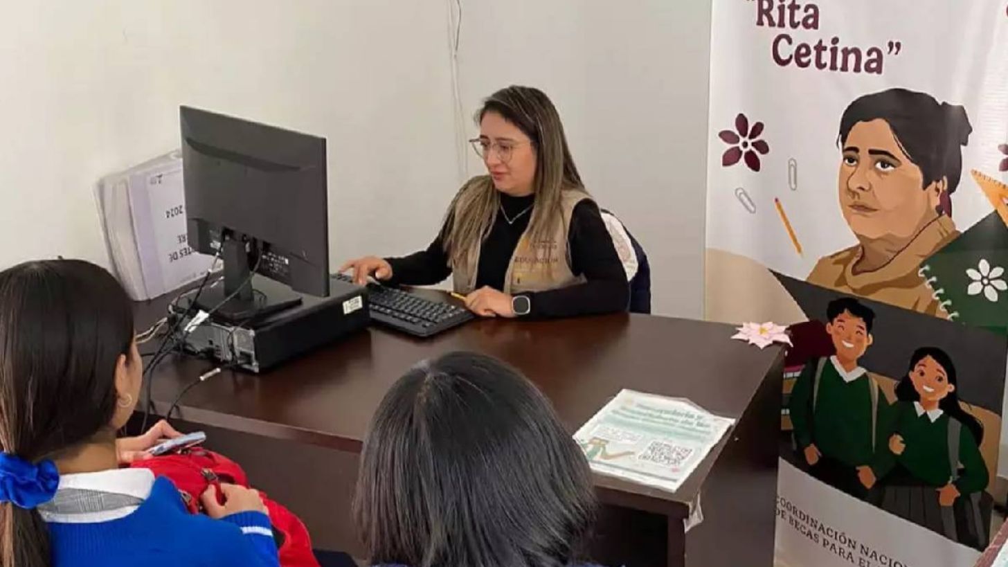 Suman 88 mil tarjetas de la Beca Rita Cetina entregadas a alumnos de secundaria