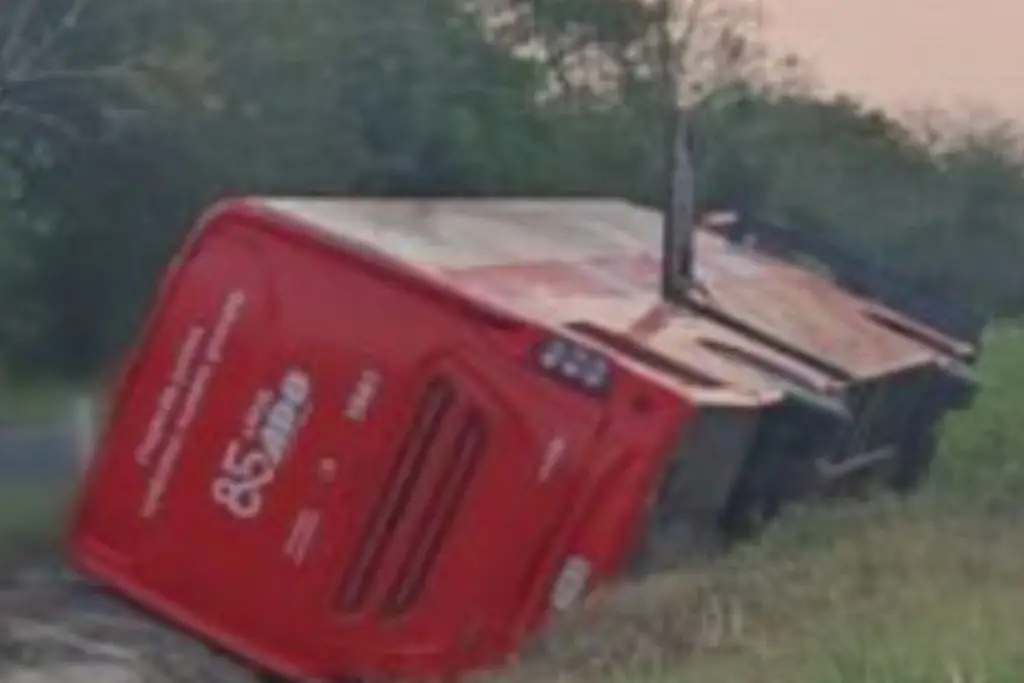 Cierre por accidente de autobús en autopista La Tinaja-Cosoleacaque