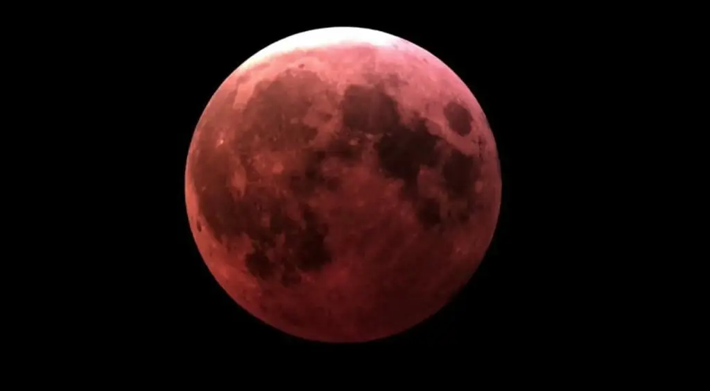 La Luna se pintó de rojo; eclipse pudo verse sin equipo especial