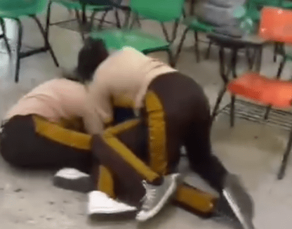 Alumnas golpean a compañera en secundaria de Yanga