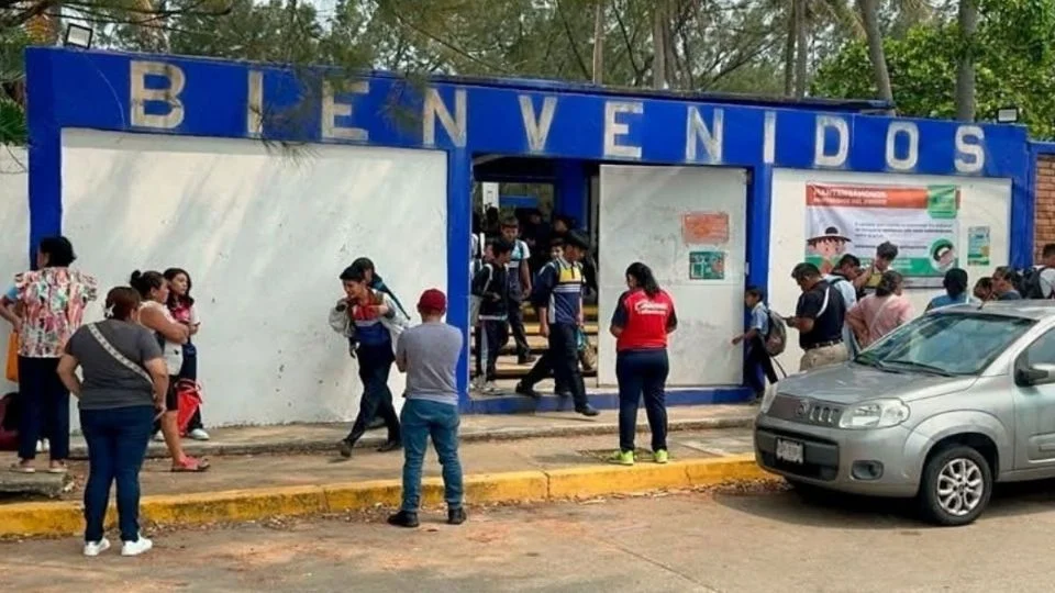 Alumnos se intoxican con clonazepam en secundaria de Coatzacoalcos; uno está grave