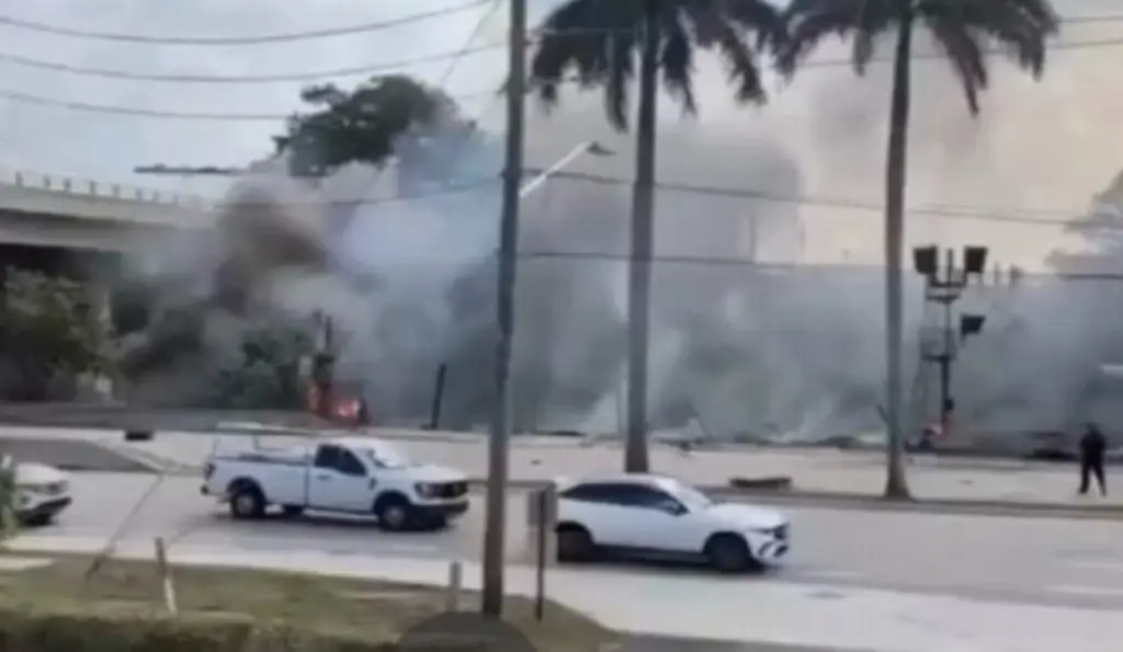 Se desploma avioneta en Boca Ratón, Florida