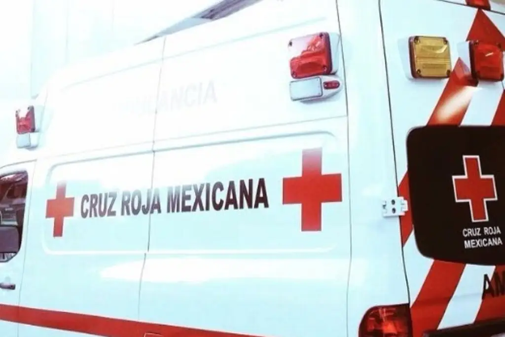 Camión impacta a camioneta de turistas cuando iban a la playa en carretera de Veracruz