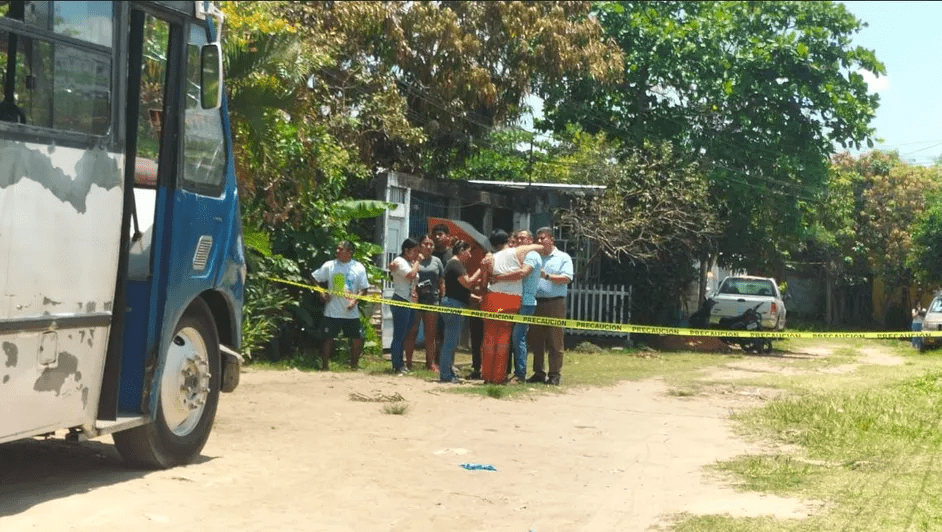 Madre muere atropellada por su hija en el patio de su casa en Coatzacoalcos