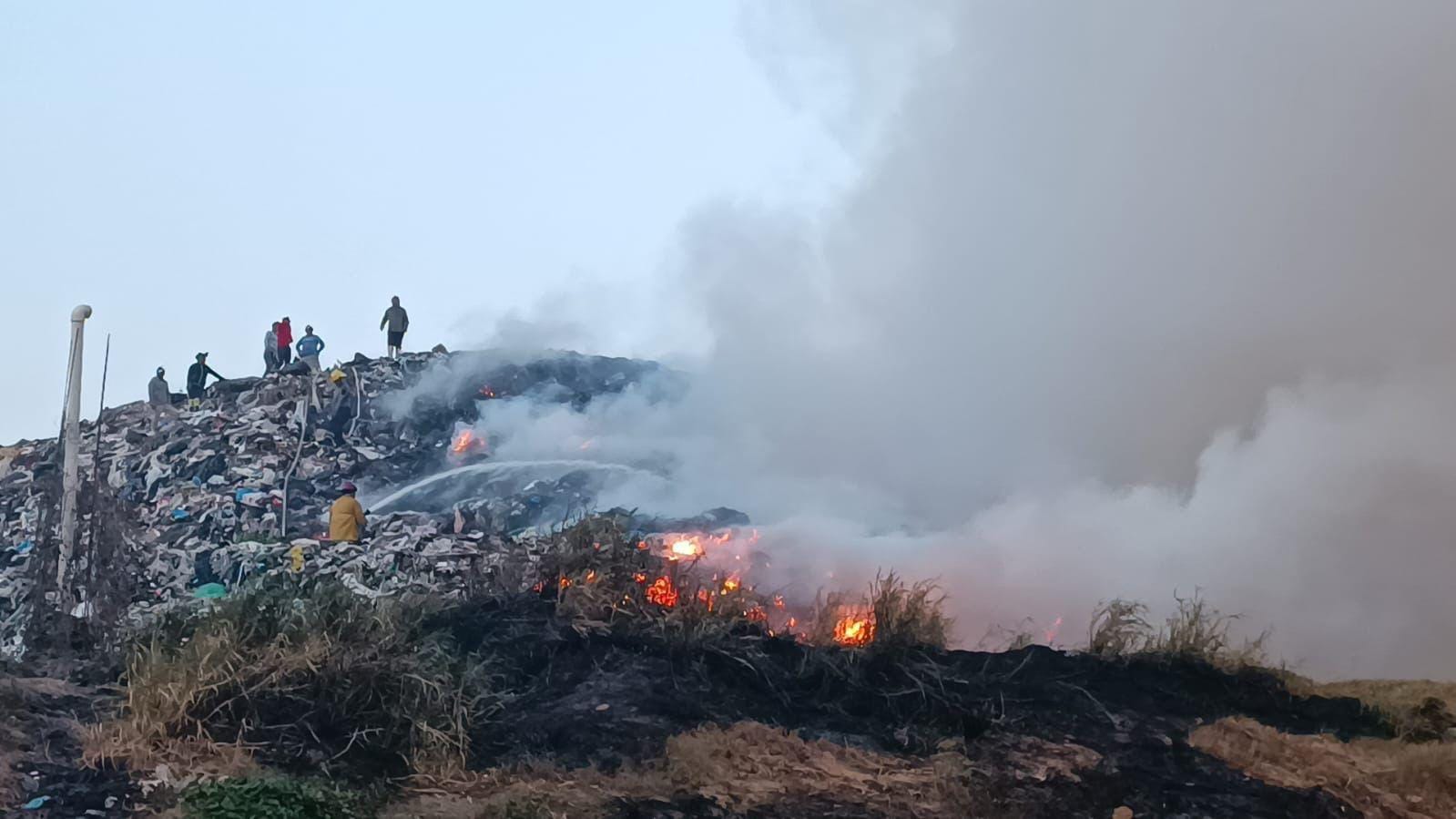 Se registra incendio en basurero municipal de Villa Allende