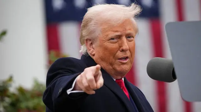 Trump ‘se la cumple’ a China: Le aplica aranceles del 104% en ‘venganza’ a los impuestos de Beijing