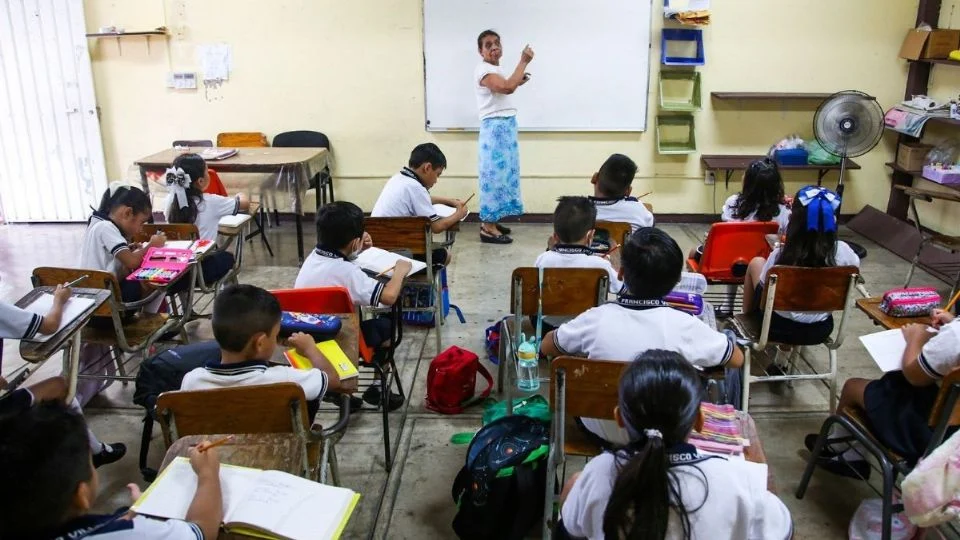 Regresan a clases más de dos millones de estudiantes en Veracruz