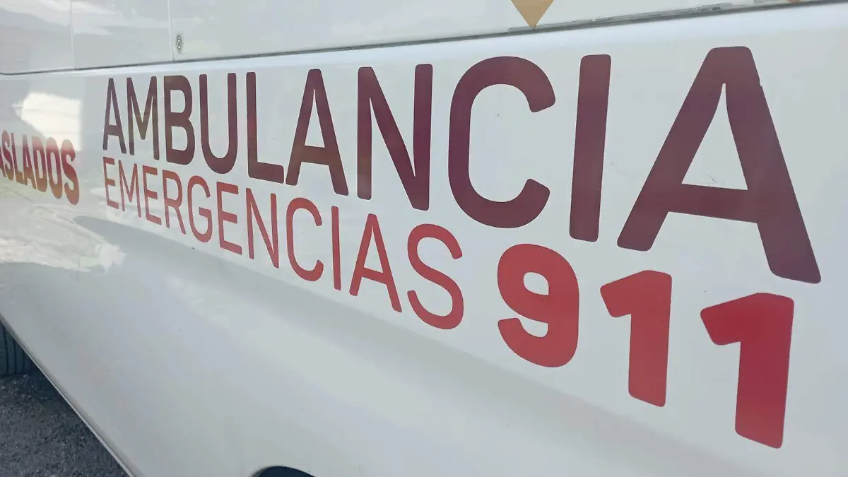 Conductor de tráiler muere tras volcar en la carretera Coatzacoalcos-Minatitlán