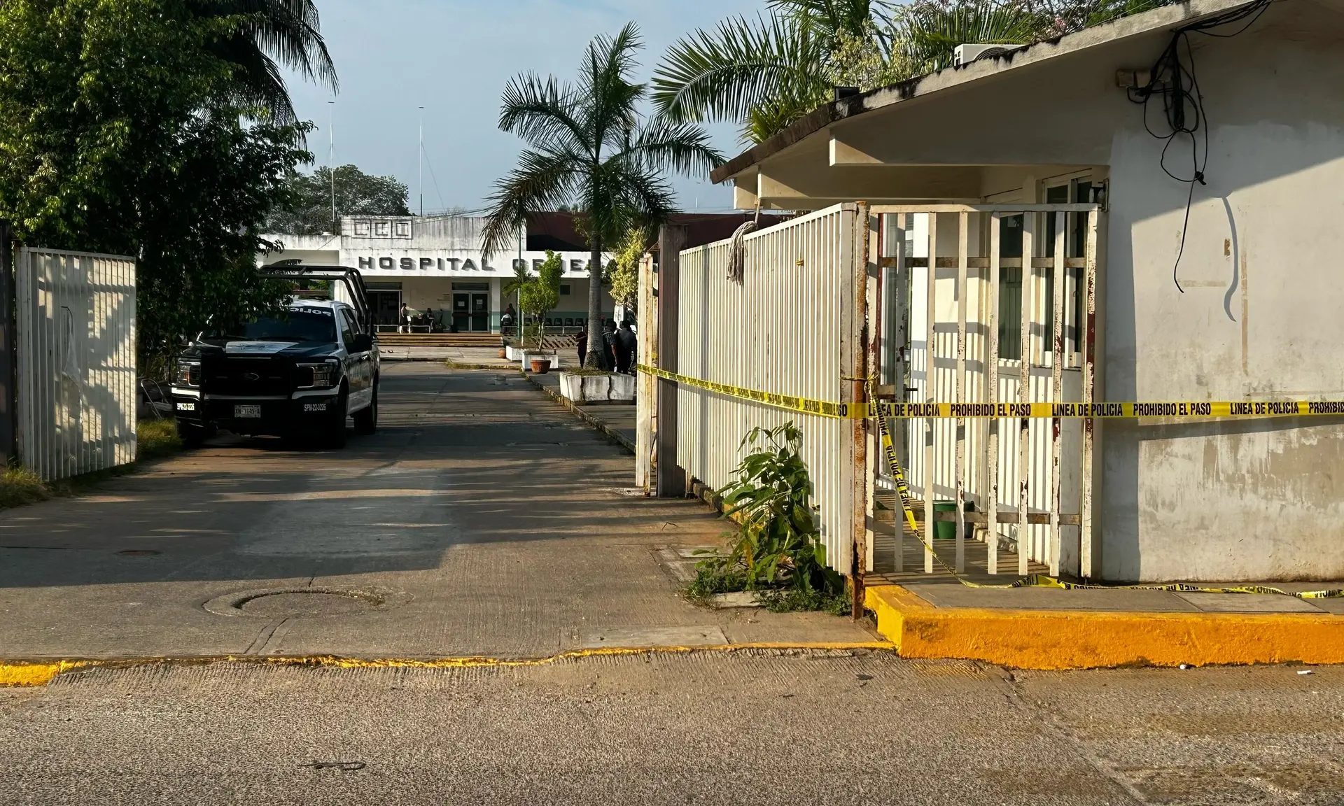 Intentan robar cajero en hospital de Cosoleacaque; huyen sin botín